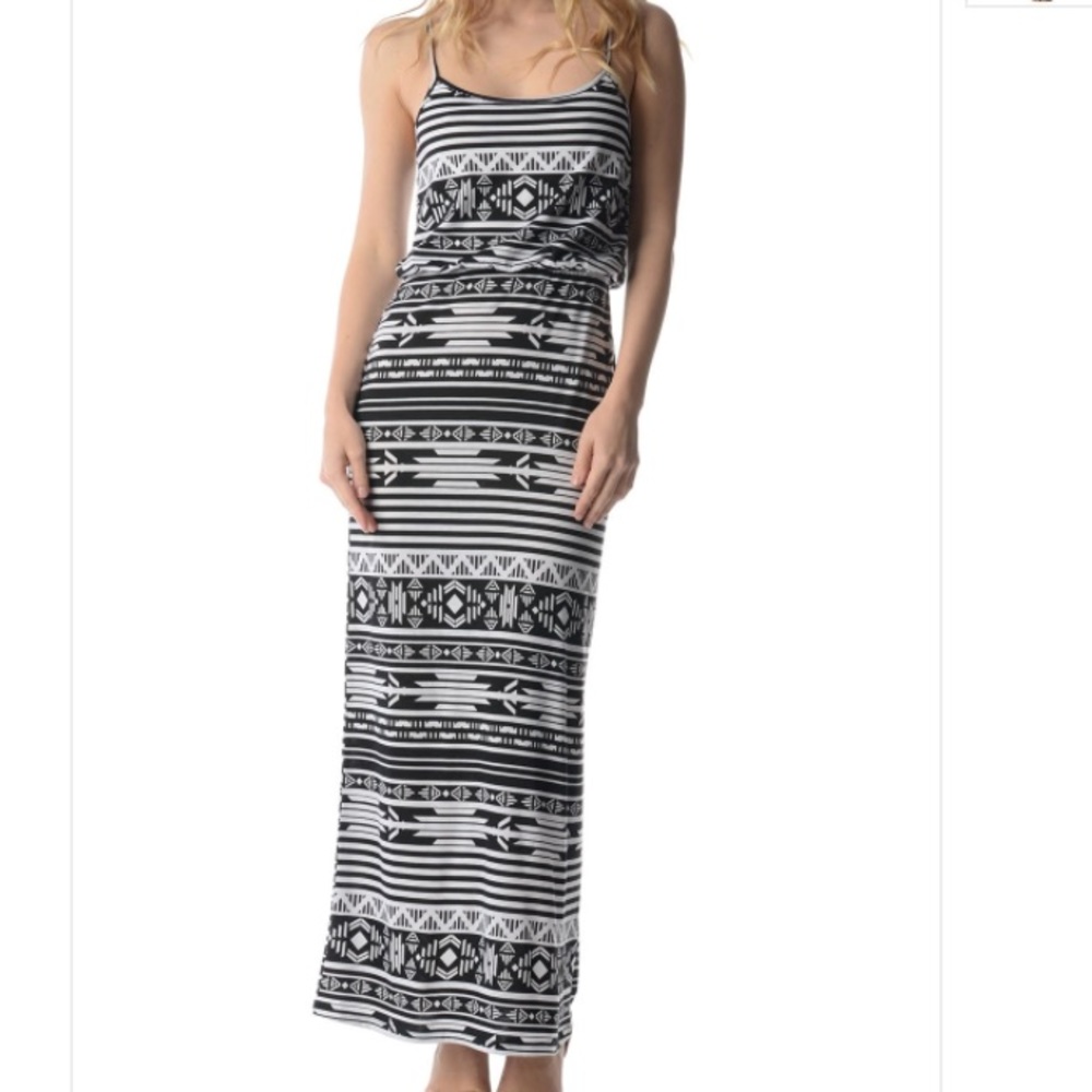 ⭐️5 STAR RATED FAIRFAX black & white tribal dress